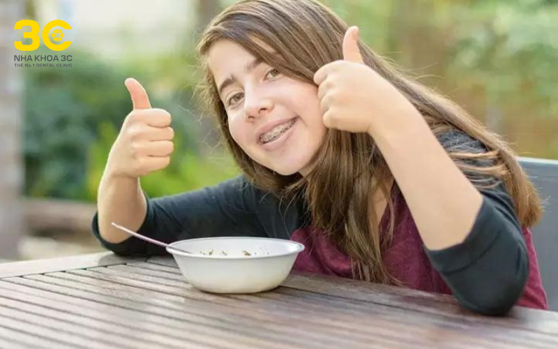 Ăn cháo trong thời gian đầu niềng răng là thực sự cần thiết